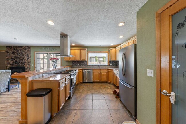 Building Photo - Charming 3-Bedroom Home with 2 Full Baths ...