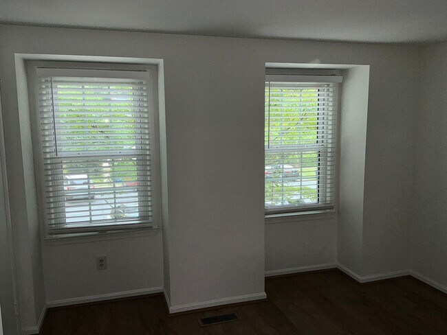 Building Photo - 20520 Strath Haven Dr