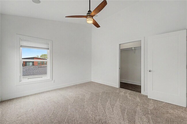 Building Photo - 644 SW B St