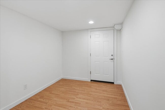 Building Photo - 3bd/2ba Seattle Home