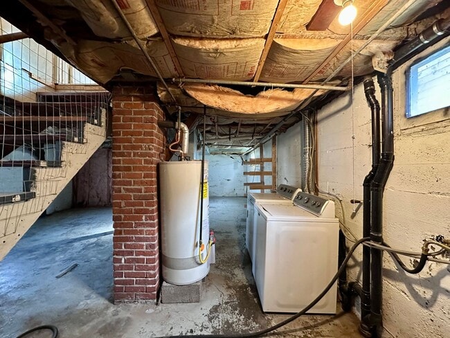 Building Photo - Adorable Home in a Historic Oregon City Neighborhood