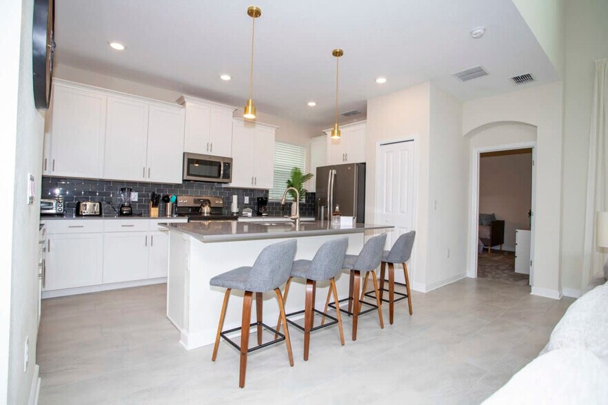 Building Photo - 2761 Bookmark Dr