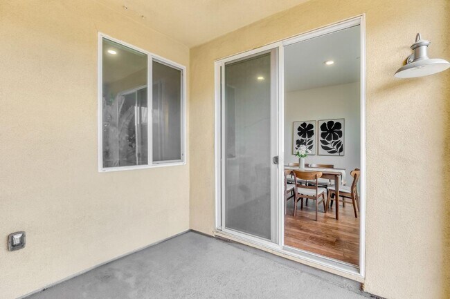 Building Photo - Spacious 3-Story Home in Rancho Cordova