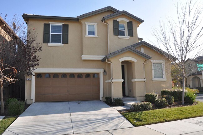 Building Photo - 5400 Cliff House Way