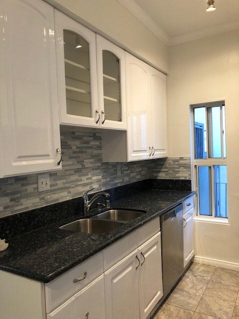 Upgraded Kitchen - Whirlpool - 1119 Lincoln Blvd