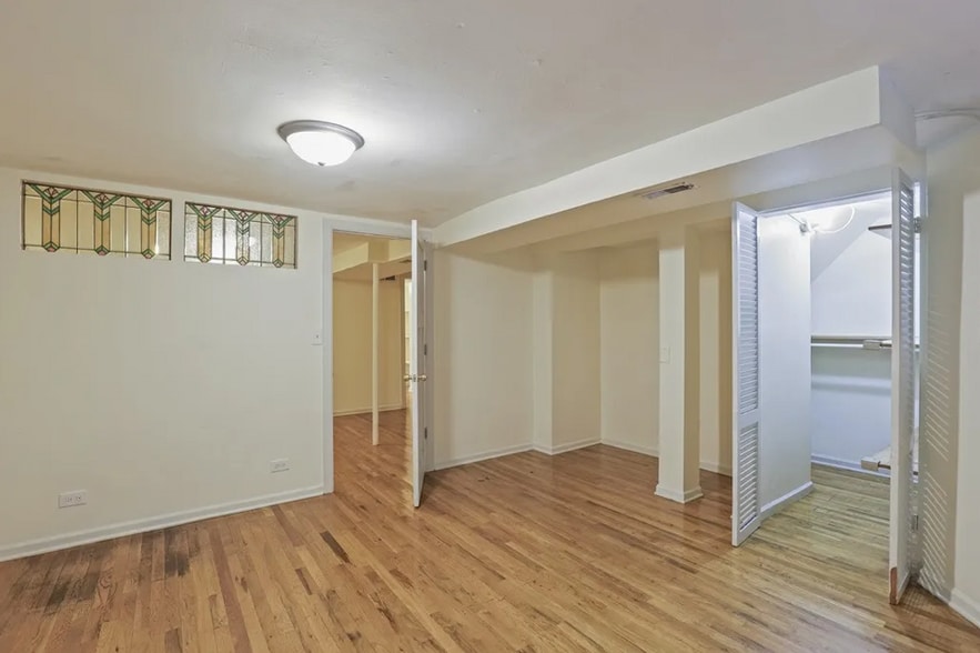 Building Photo - 5120 N Kenmore Ave