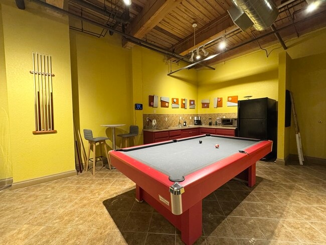 Building Photo - 609 Central St