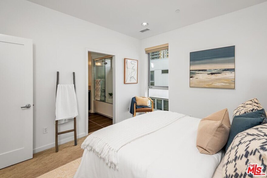 Upstairs Guest Bedroom - 310 Washington Blvd