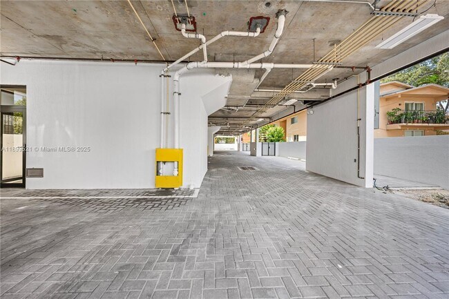 Building Photo - 526 SW 2nd St