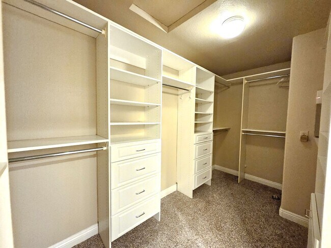 Building Photo - 432 Winthrop Pl