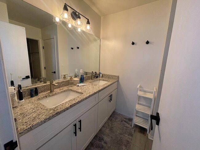 Building Photo - 1527 W Richmond St