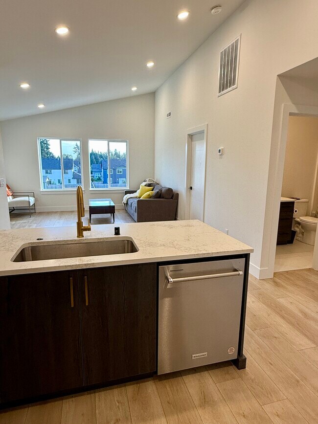 Building Photo - 4522 NE 59th Ave