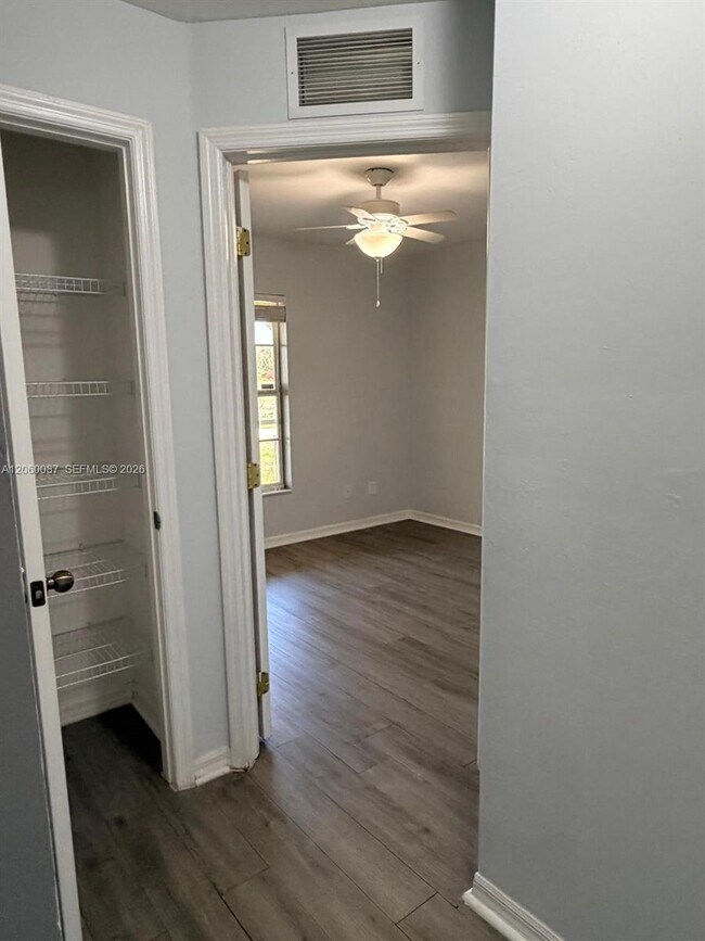 Building Photo - 507 Peerless Cir