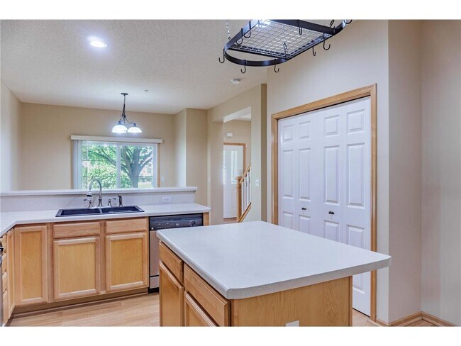Building Photo - 875 Braunworth Ct