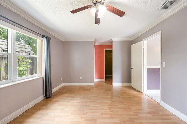 Building Photo - 4928 Marbella Rd S