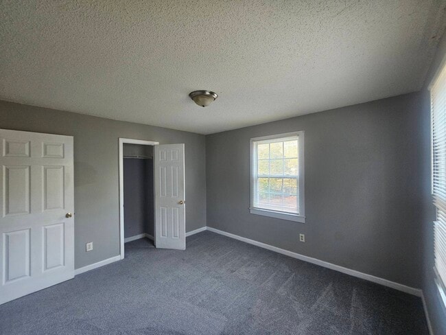 Building Photo - 1211 Camp St