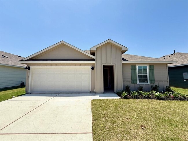 Primary Photo - 211 Wirecrested Dr