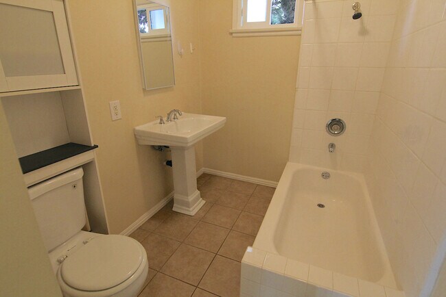 Building Photo - 1316 Centinela Ave