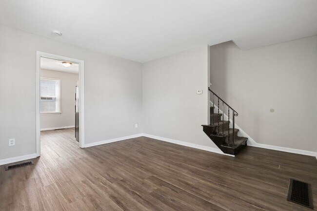 Building Photo - 2801-2803-2803 Vanderberg Ave