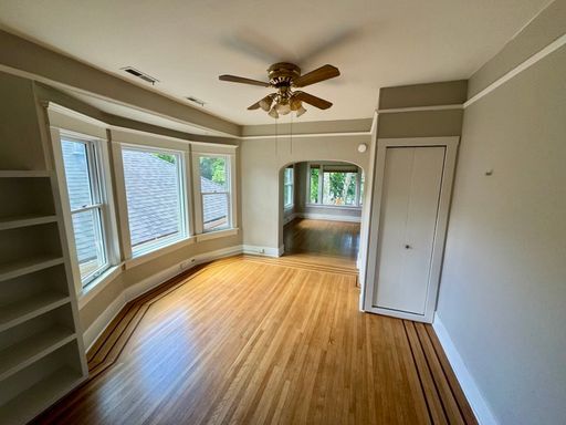 Building Photo - Gorgeous 2 bed Craftsman in Queen Anne! Open house Saturday!