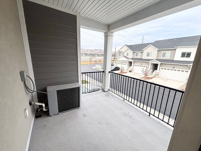 Building Photo - 3 Bedroom/2 Bathroom Condo in Lehi