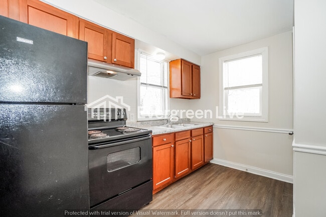 Building Photo - 2580 Grasmere Ave