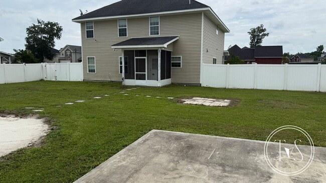 Building Photo - 709 English Oak Dr