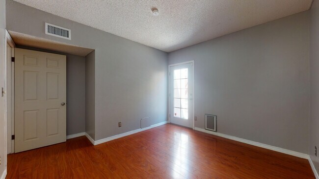 Building Photo - 4842 Excalibur Dr