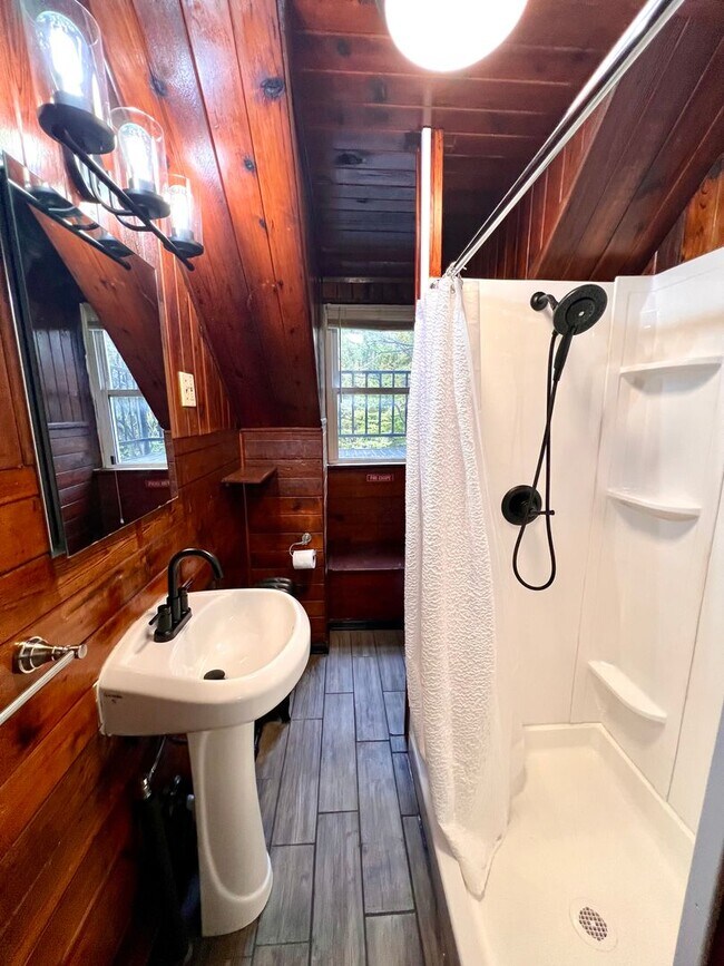 Building Photo - 259-261 N. Dithridge Street (Full Service)