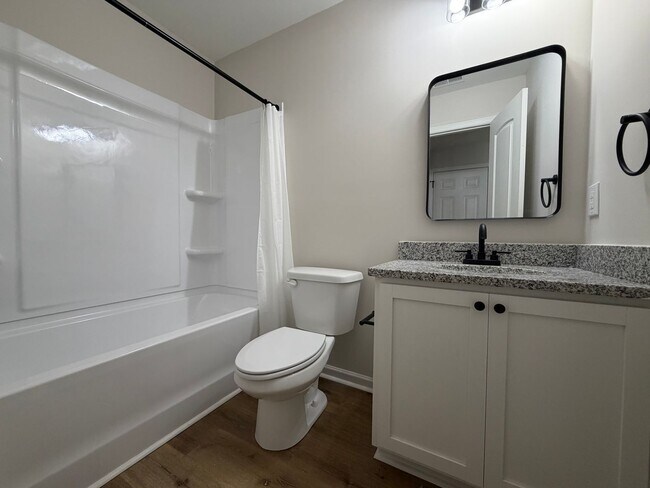 Building Photo - 4 Bedrooms, 3 Bathrooms - Home in West Rome!