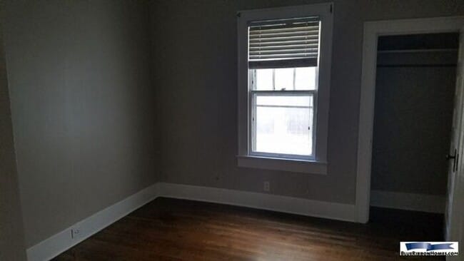 Building Photo - 2543 E 5th Ave