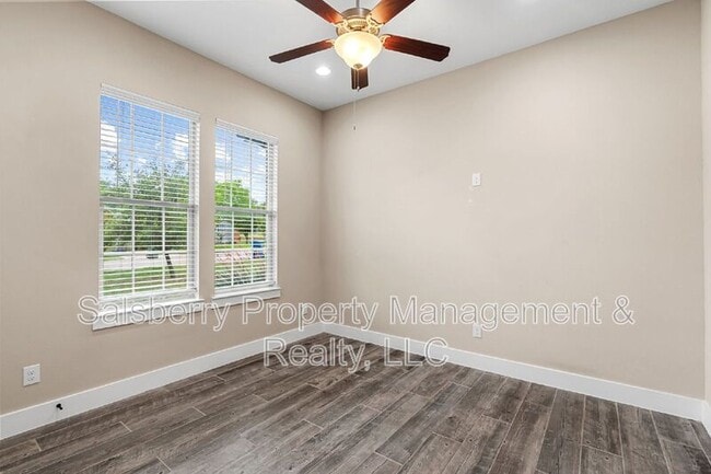 Building Photo - 121 Cedar Ln