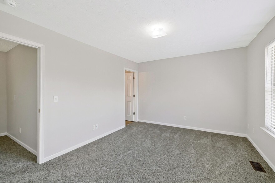Building Photo - 1513 Center Pointe Dr