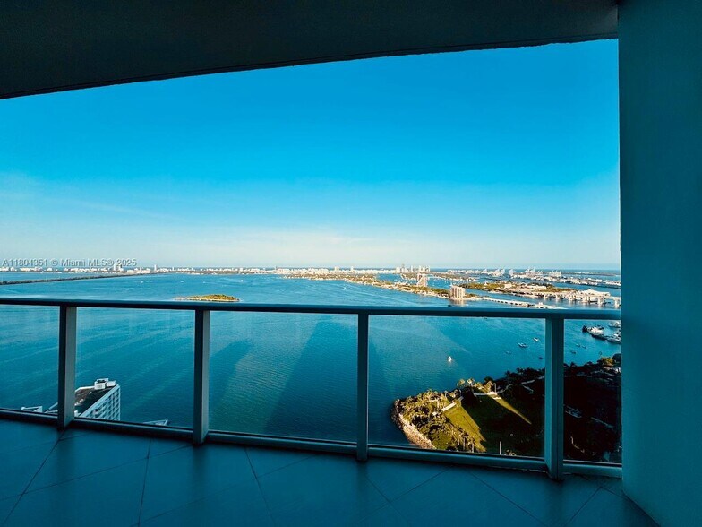 Primary Photo - 2020 N Bayshore Dr