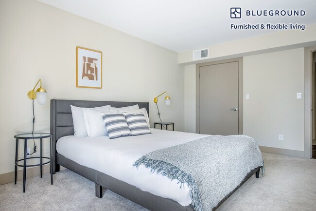 Building Photo - 13935 Tahiti Way