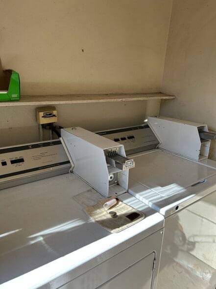 Coin Laundry - 610 S Main St