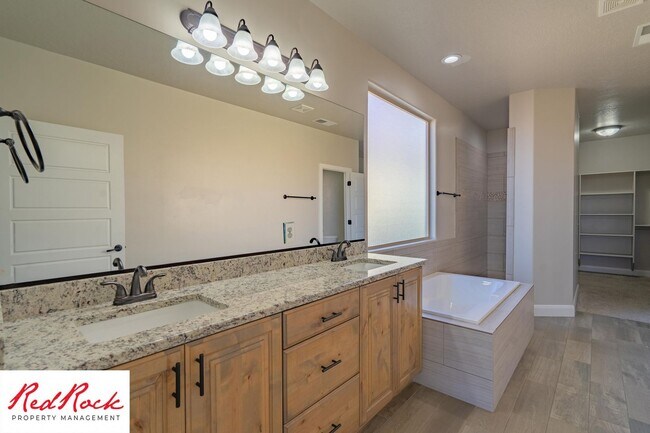 Building Photo - Pet-Friendly 3 Bedroom Home In A Great Neighborhood