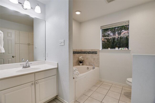 Building Photo - 7615 Rockpoint Dr
