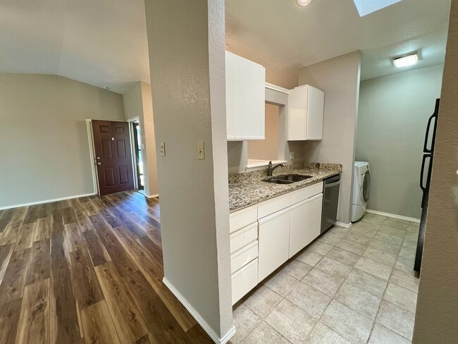 Building Photo - 759 Meadowcreek Ct