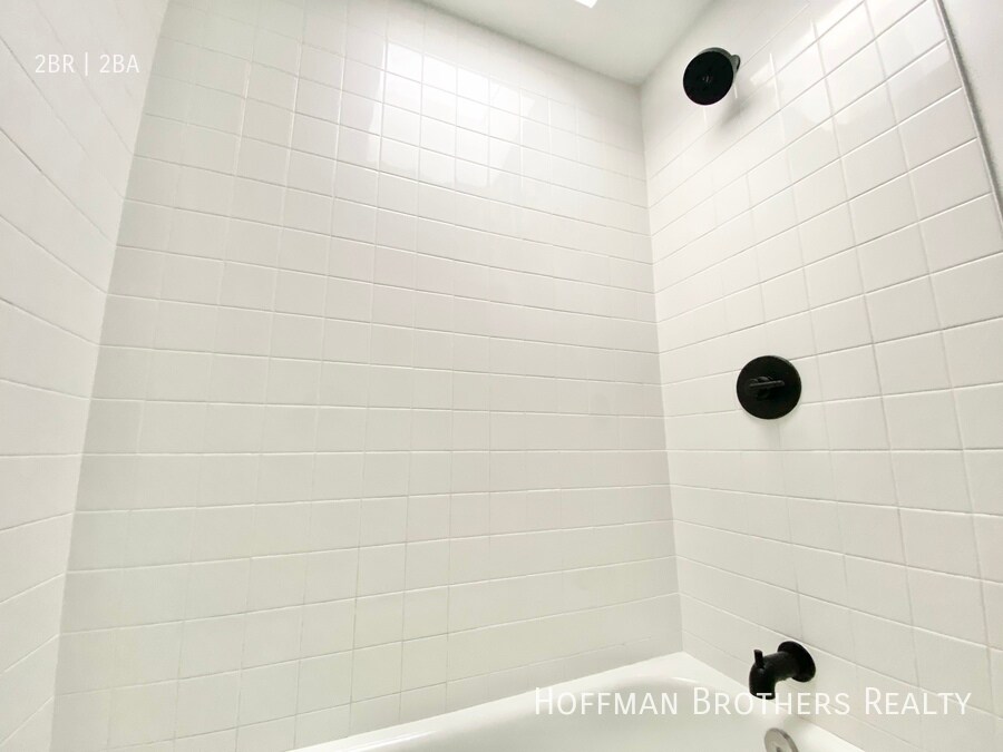 Building Photo - 136 S Oxford Ave