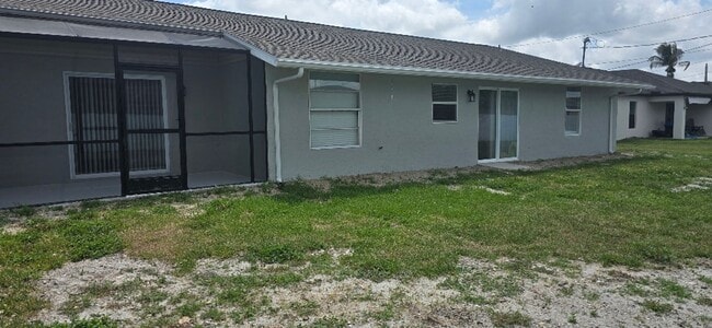 Building Photo - Pet Friendly Updated GREAT home in the area of Trafalgar and Skyline close to boat ramp and park!
