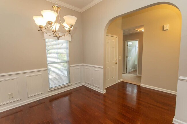 Building Photo - 384 Esher Ct