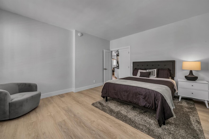 Master bedroom - 1412 N Crescent Heights Blvd