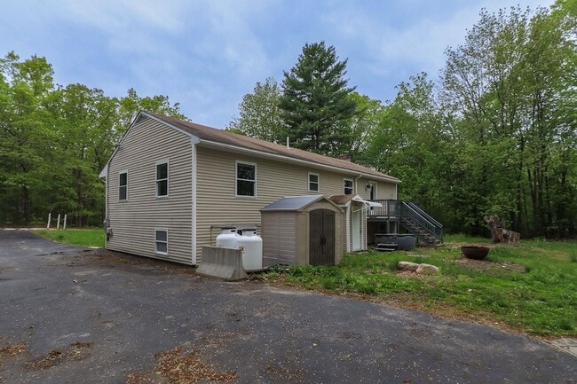 Building Photo - 240 Leda Ave
