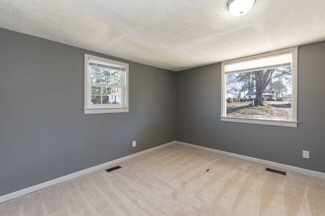 Building Photo - 307 Olivia Ln