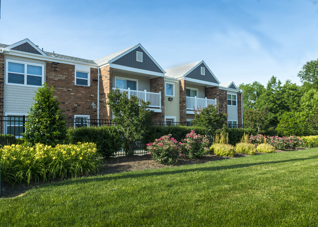 Primary Photo - Falcon Point Apartment Homes