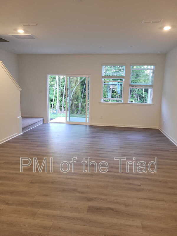 Building Photo - 182 Parker Ln