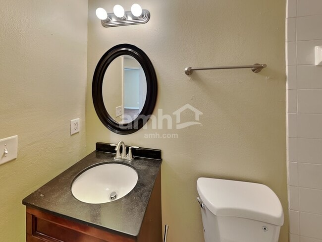 Building Photo - 333 Bay St