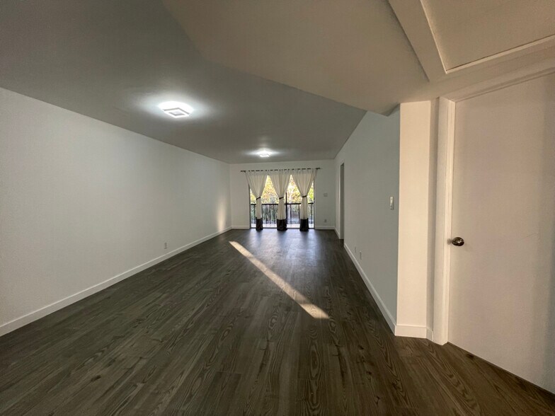 Building Photo - 7800 S Colony Cir