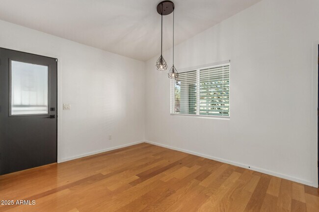 Building Photo - 1129 E McKinley St